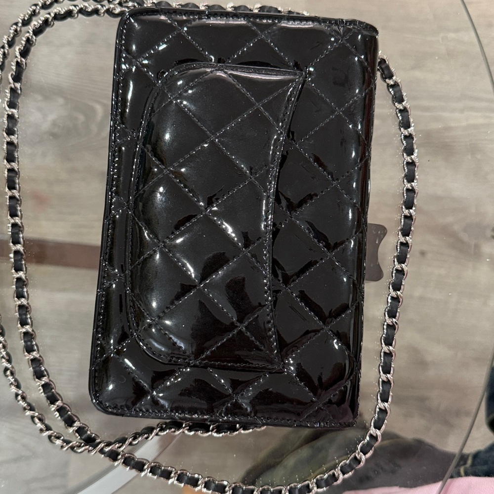 Chanel Glossy Black Quilted chain bag comes with Chanel box Like new - Picture 4 of 4